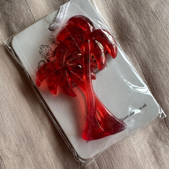 Red Palm Tree Retro Pinup Brooch Pin Accessory Summer Tiki Party Theme Costume - Picture 1 of 2